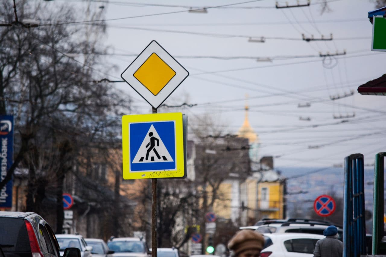 Штраф до 2 500 рублей: известны все нюансы на пешеходном переходе