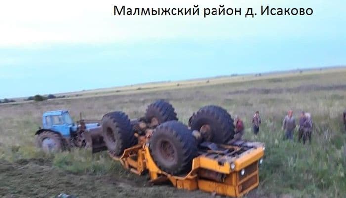 В Исаково мужчина на тракторе перевернулся и погиб