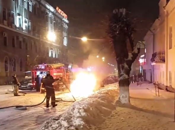 В районе кинотеатра «Смена» сгорел автомобиль