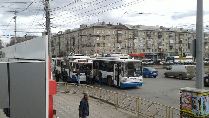 Двое «рогатых» собрали пробку на перекрестке: на помощь пришли пассажиры