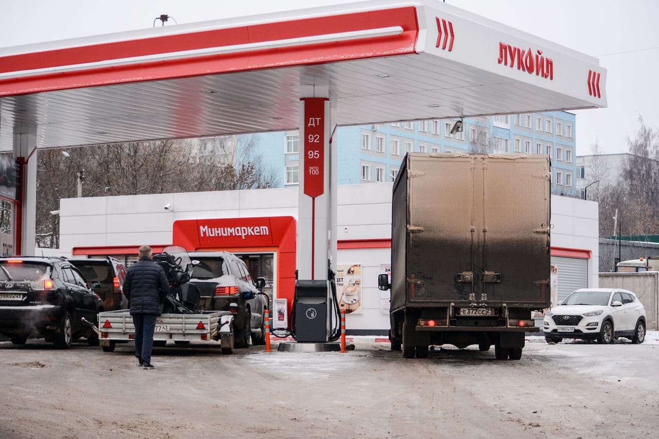 Эксперт разъяснил, как распознать недолив бензина на АЗС