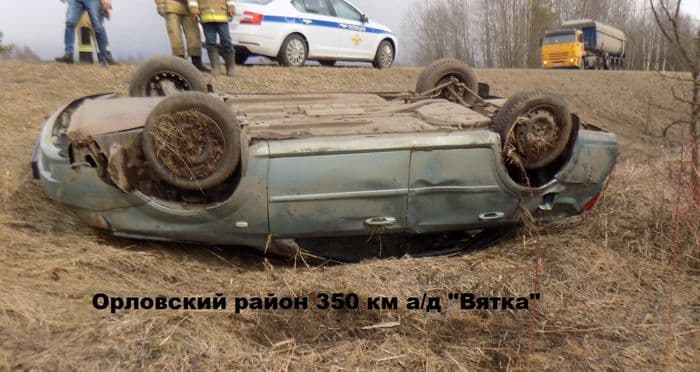 Снова возможно пьяный: в Кировской области водитель на иномарке улетел в кювет