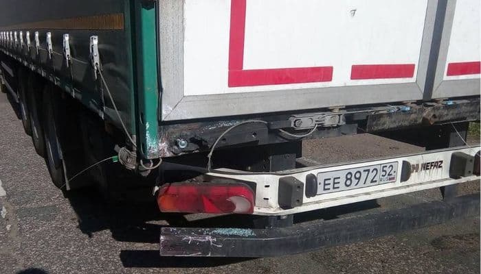 На трассе водитель «Фольксвагена» влетел в прицеп грузовика