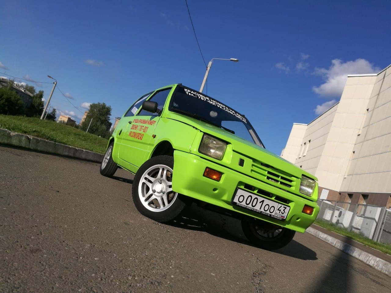 «Ока» за 1.5 миллиона рублей продана. Кто покупает элитные автомобильные номера?