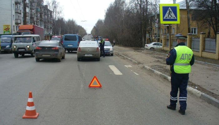 Водитель на «Логане» сбил мужчину прямо на пешеходном переходе