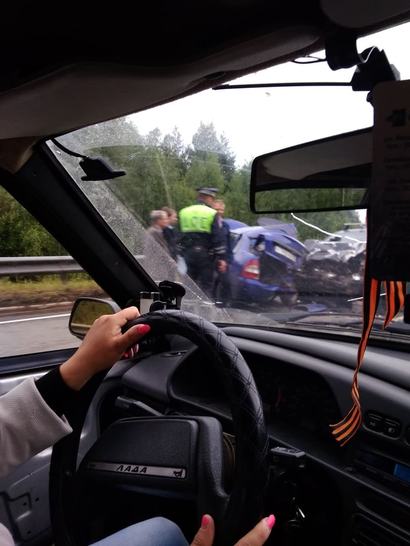 Жесткая авария на Харламовском мосту в Кирово-Чепецке: лоб в лоб столкнулись Lada Kalina и Ford