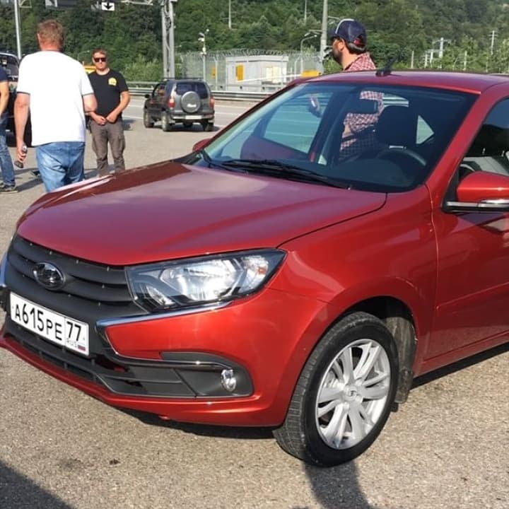 В сети появились первые фото обновленной Lada Granta «без камуфляжа»