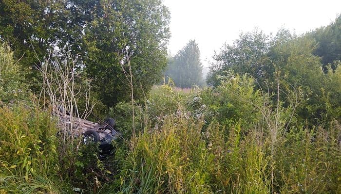 Молодой водитель на «Чери Тигго» вылетел в кювет: пассажир погиб