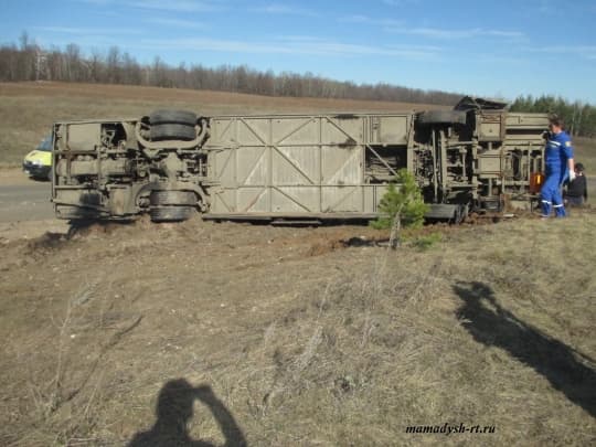 Кировский автобус перевернулся в Татарстане