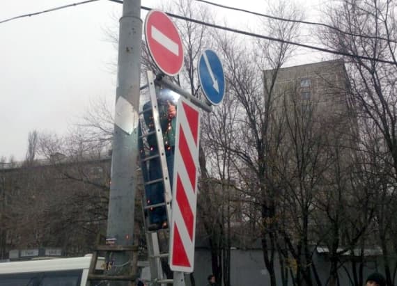В Кирове заменят дорожные знаки 