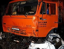 На трассе Киров-Омутнинск столкнулись КАМАЗ и «Скания»