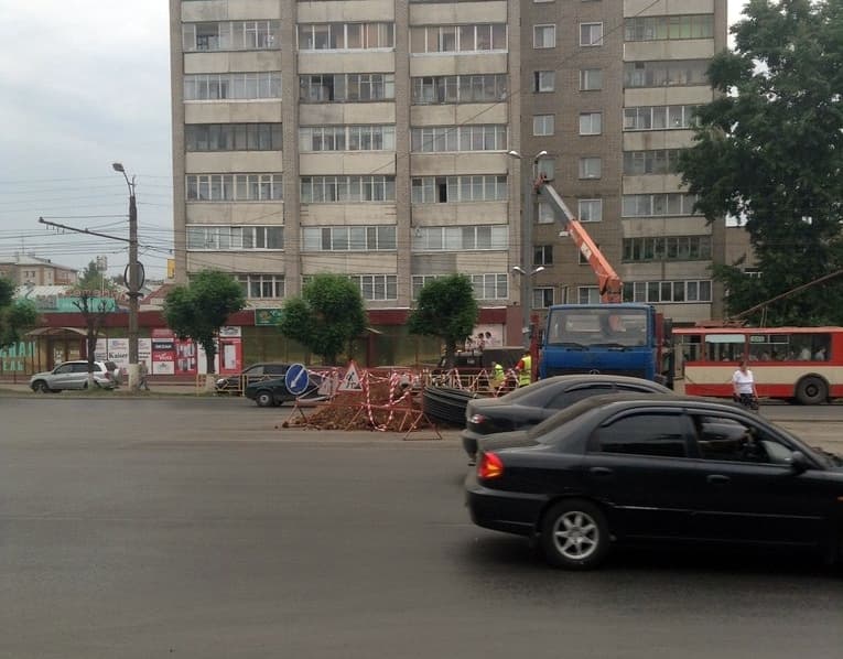 Раскопки нового асфальта: «Наше дело - труба»