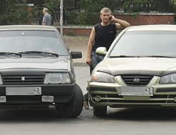 ДТП: два автомобиля сцепились на повороте