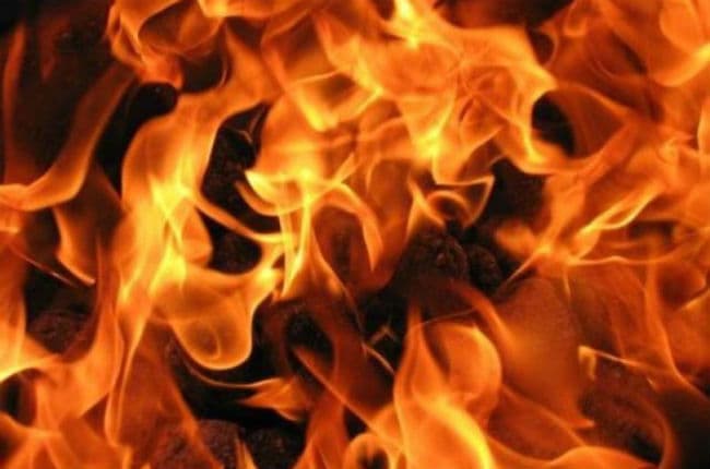 В Кировской области в пожаре сгорели дом с баней и ВАЗ