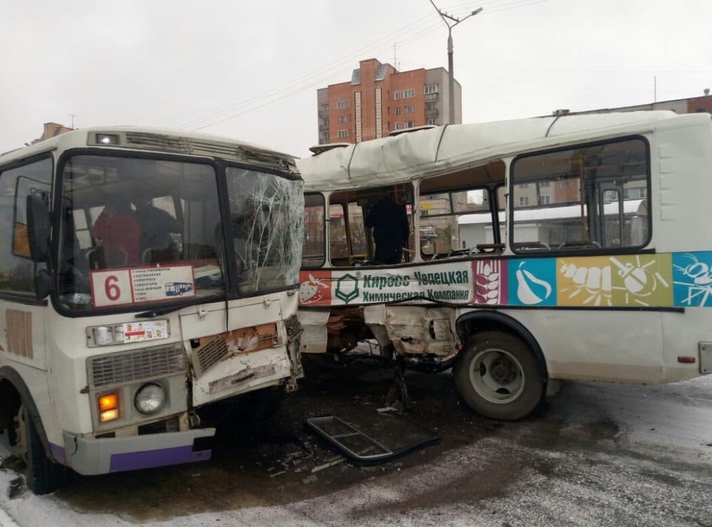 В Кирово-Чепецке столкнулись автобусы: есть множество пострадавших