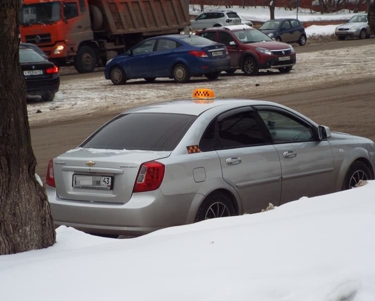 Таксисты уверены, что конфискация автомобилей у «бомбил» не поможет