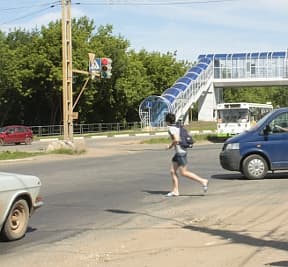 Новый надземный переход пустует