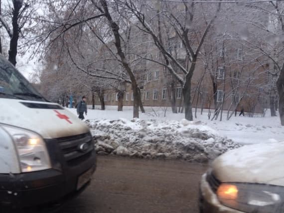 На перекрестке улиц Азина и Горького женщина сбила ребенка