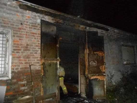 В Кирове выясняют причины ЧП в гараже: сгорел мотоцикл «Урал»