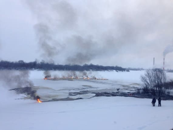 Пожарные устраняют последствия аварии на путях в Нововятске