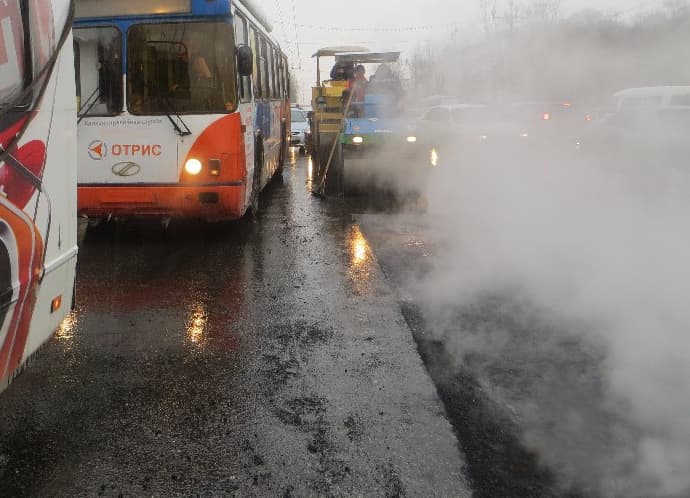 Ремонт дорог. Дорожники сами виноваты в том, что кладут асфальт в дождь