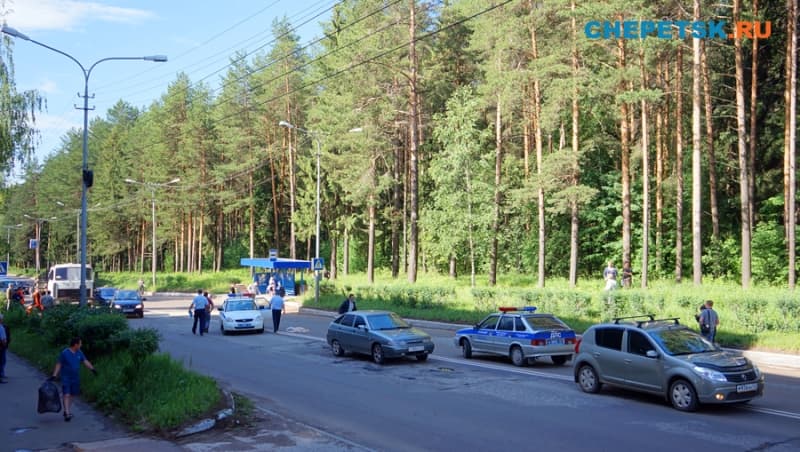 На переходе у кирово-чепецкой СЭС «Рено» насмерть сбил ребенка