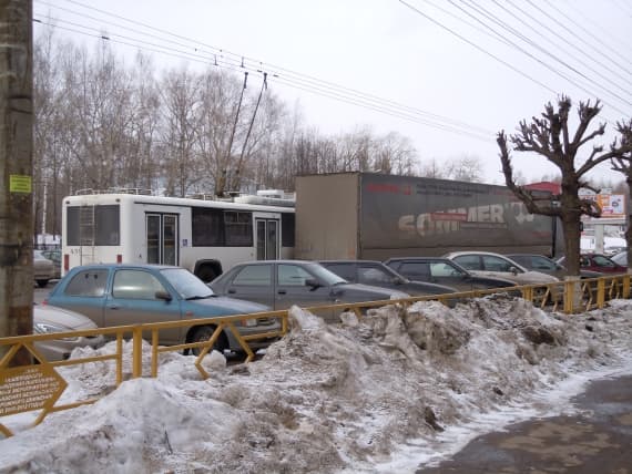 На  Октябрьском проспекте столкнулись троллейбус и фура