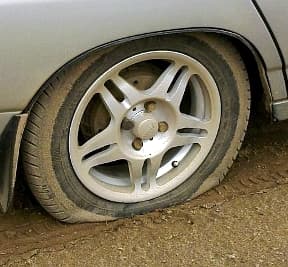 Пробил колесо в дорожной яме? На возмещение ущерба уйдет год...