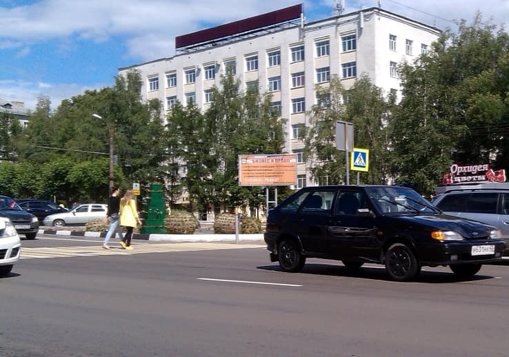 У цирка на пешеходном переходе сбили женщину