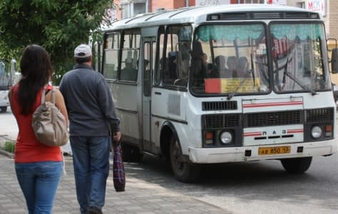  Где автобус? В 22 часа на улицах только такси...