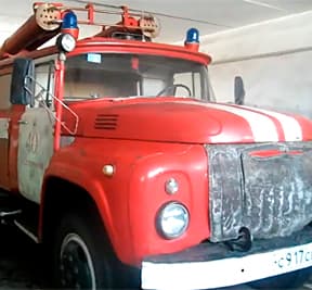 «Вот в таком состоянии пожарная техника, заводится с толкача» [видео]