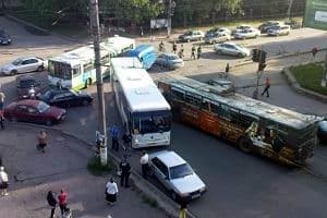 Перекресток улиц Попова и Щорса: неудобный и аварийный?