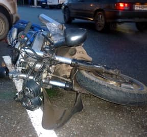 На улице Попова вновь серьезное ДТП с участием мотоциклиста [фото]