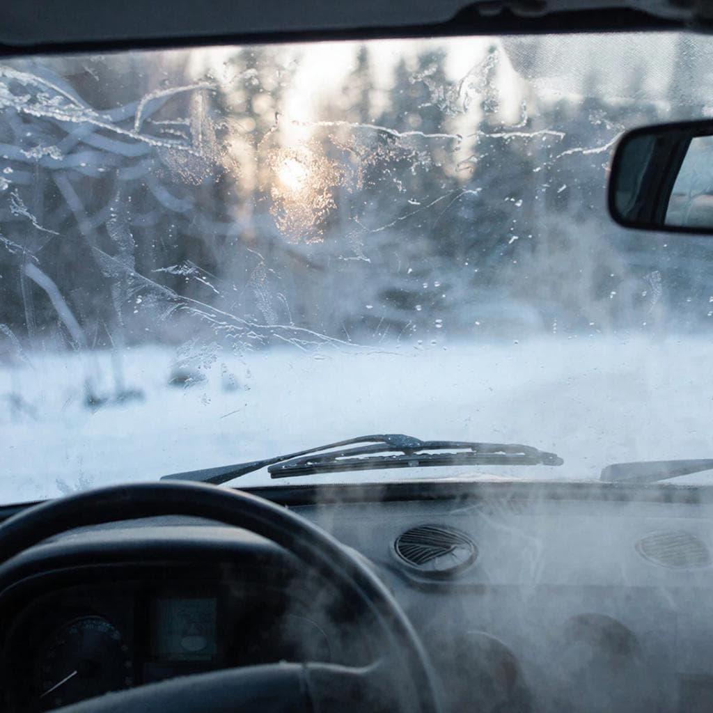 Как победить запотевшие стекла в авто зимой: всего один фокус и вы ездите с кайфом всю зиму