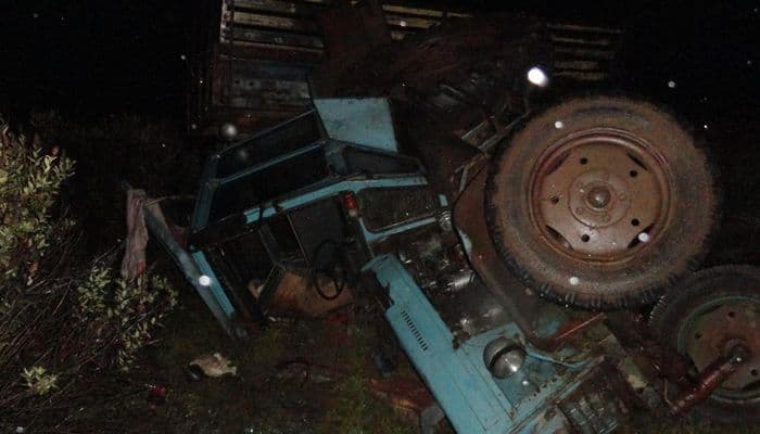 В Даровском бесправник уронил трактор в кювет