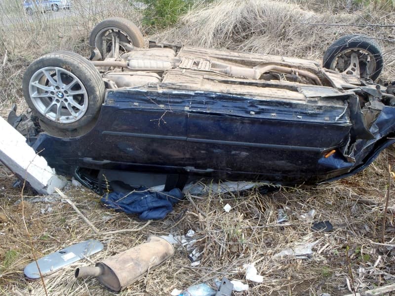 В Кирово-Чепецке в кювет улетел BMW