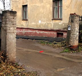 «Jam Молл» превратил дворы жилых домов в парковку для покупателей