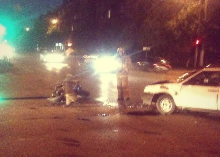 На перекрестке Воровского и Горького «девятка» сбила мотоциклиста