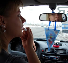 Пьяная блондинка за рулем