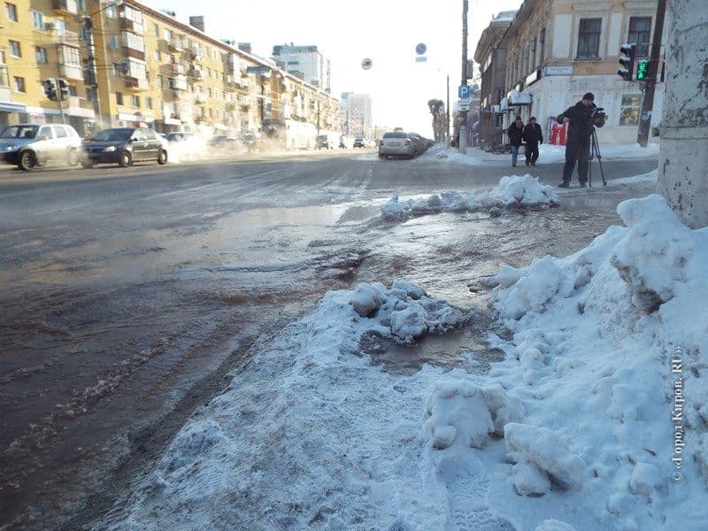 Утечка на сетях. Улица Ленина облачилась в ледяной панцирь