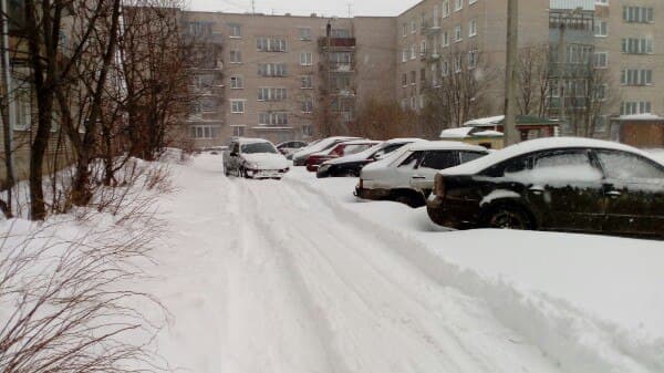 Стихия застала врасплох. Машины не могут подняться в горку