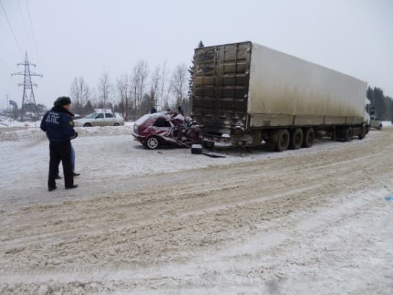 ДТП. На Советском тракте фура врезалась в «легковушку»