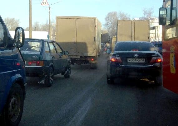 В районе парка Победы образовались пробки
