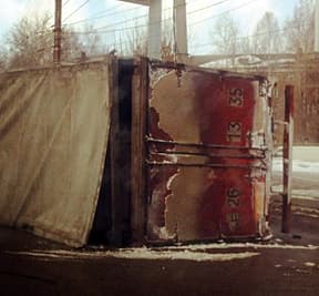 В Кирове опрокинулась фура