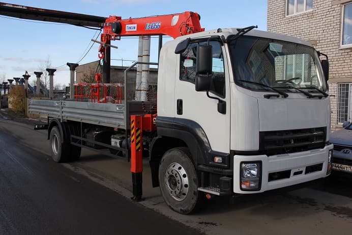 Манипулятор Isuzu FVR34 с КМУ Kanglim 1056: удобство и надежность в эксплуатации
