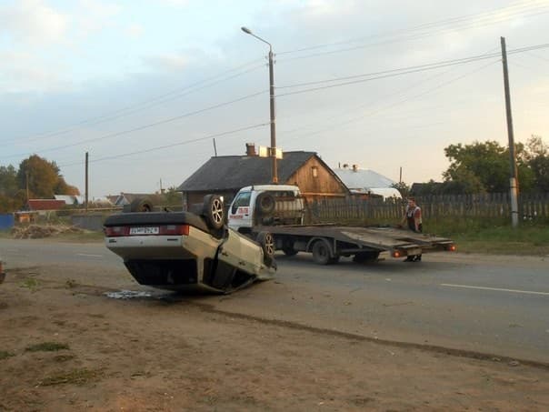 В Коминтерне перевернулась «Лада»: водитель чудом остался жив