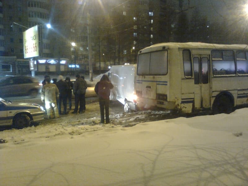 На Воровского столкнулись три машины и автобус