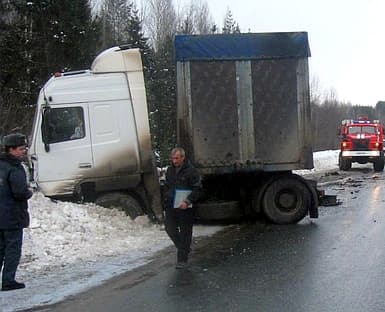 Opel врезался в МАЗ. Водитель легковушки погиб
