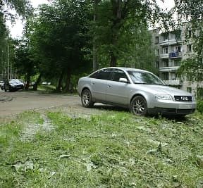 Припарковался на газоне — плати штраф!