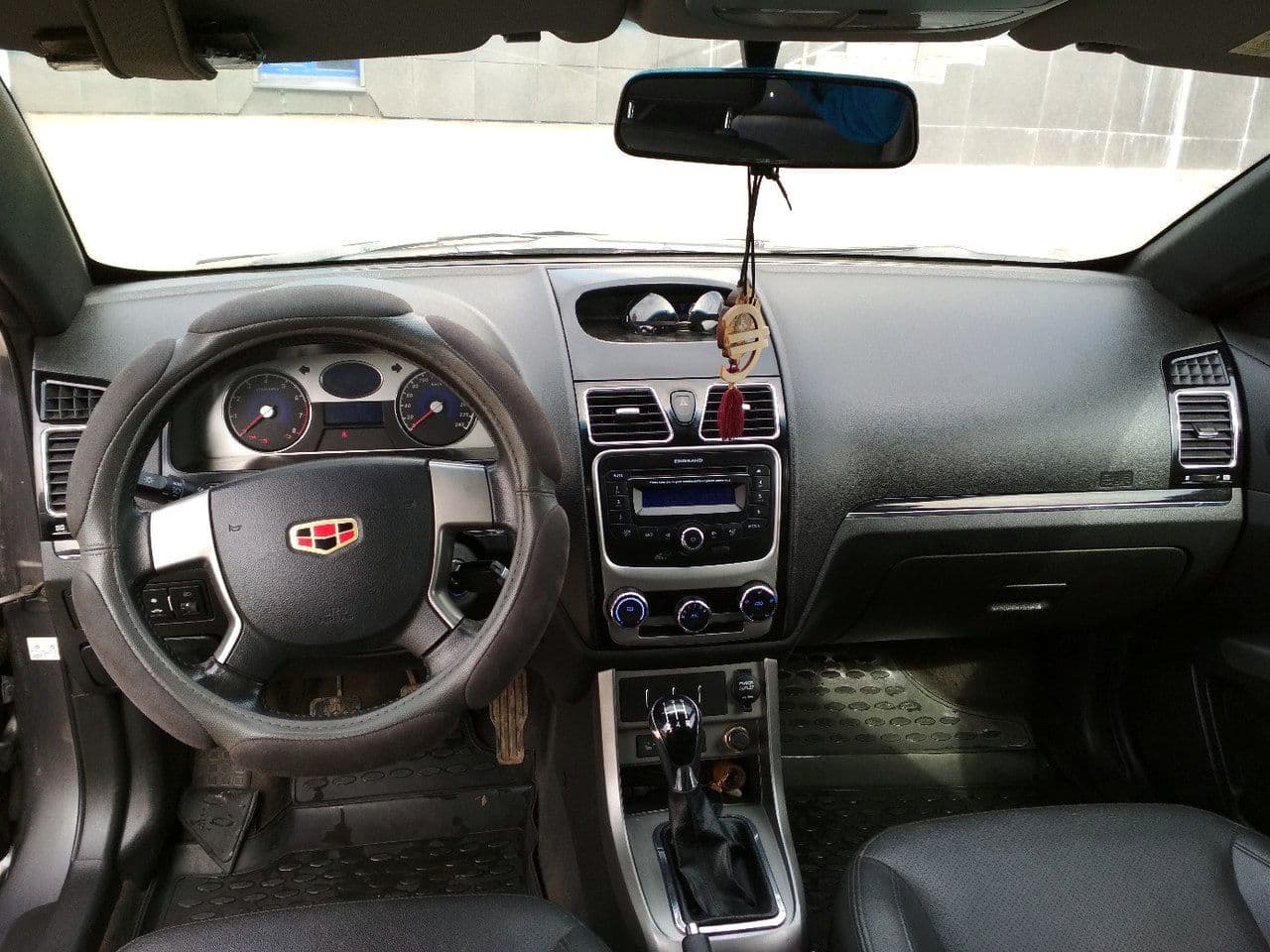 Если в машине пахнет из кондиционера – там кто-то умер? 